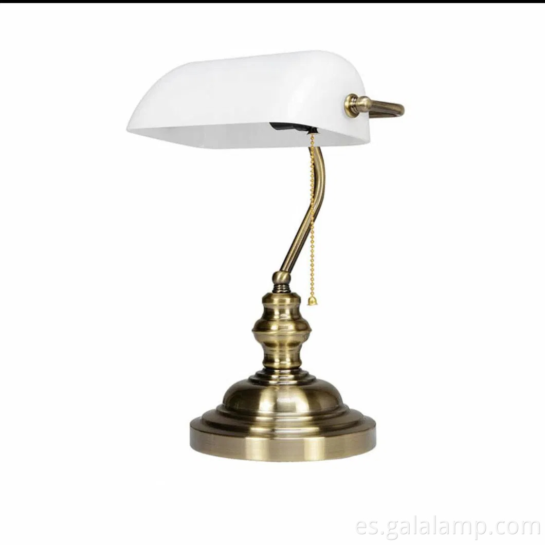 Lámpara de mesa de bronce americano clásica vintage para dormitorios elegantes